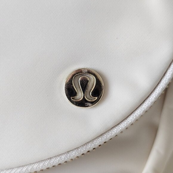 NWT LULULEMON LTIV/GOLD Light Ivory Gold All Night Festival Bag 5L - Picture 7 of 16